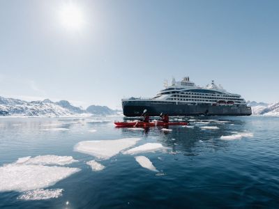 LE_Commandant_Charcot_-_256_O300422_Storo-Island_Kayak_-_PONANT-Daniel_Ernst_1920