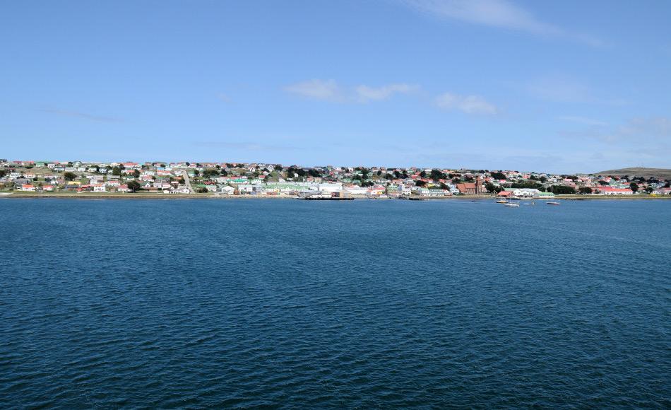 Auf den Falklandinseln leben rund 2900 Menschen, der Grossteil davon in der Hauptstadt Port Stanley. 2013 stimmten die Bewohner in einem Referendum für den Verbleib bei Grossbritannien. Bild: Michael Wenger