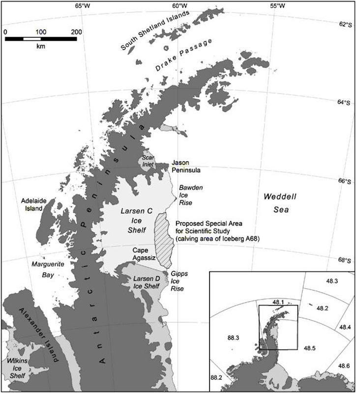 Das Larsen C Eisschelf liegt auf der Ã¶stlichen Seite der antarktischen Halbinsel. Es ist seit dem Zusammenbruch des sÃ¼dlich gelegenen Larsen B Schelfs vor mehr als 20 Jahren wissenschaftlich in den Vordergrund gerÃ¼ckt. Bild: BAS