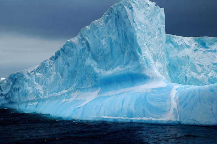 Eisberge sind ein Zeichen von wachsenden oder schmelzenden Gletschern. In der Antarktis sind einige