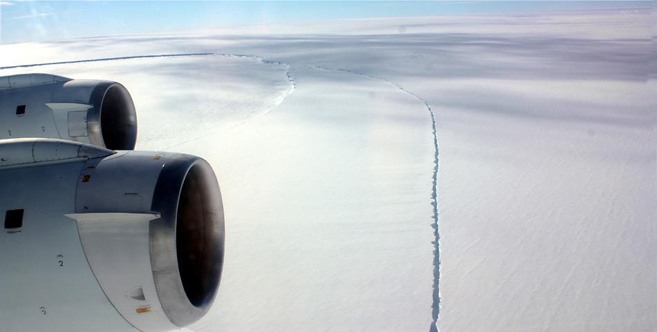 Innerhalb des amerikanische «IceBridge» Programm wurde der Pine Island Gletscher mehrmals mit Flugzeugen überflogen.