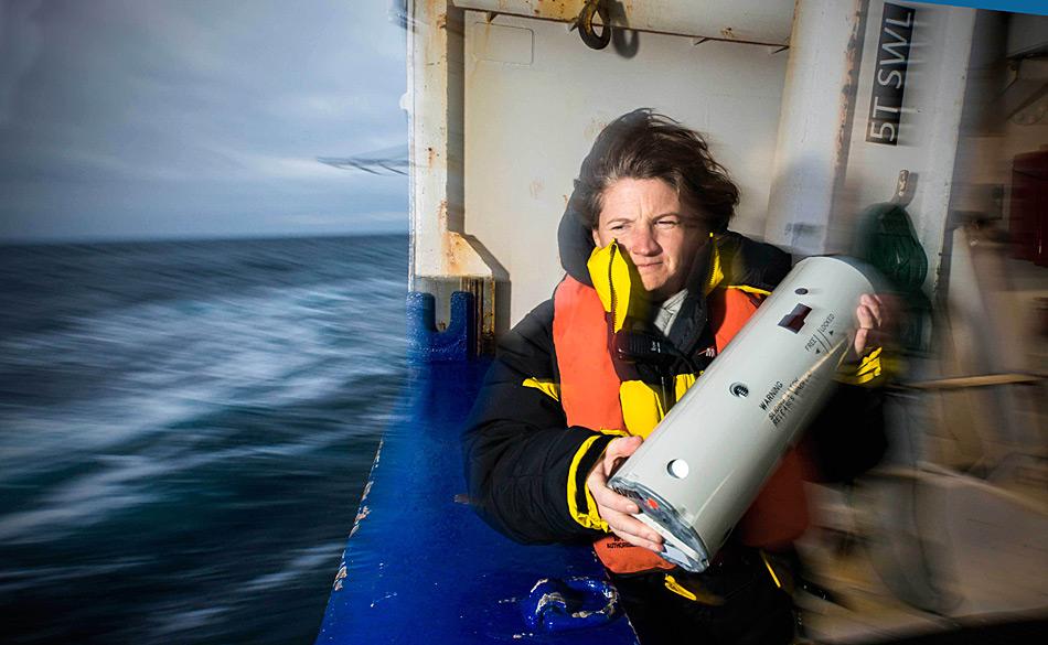 Die Sonobojen schalten sich automatisch ein, wenn akustische Signale empfangen werden und schicken dann ein Funksignal via Funksender. Photo: Dave Allen, NIWA
